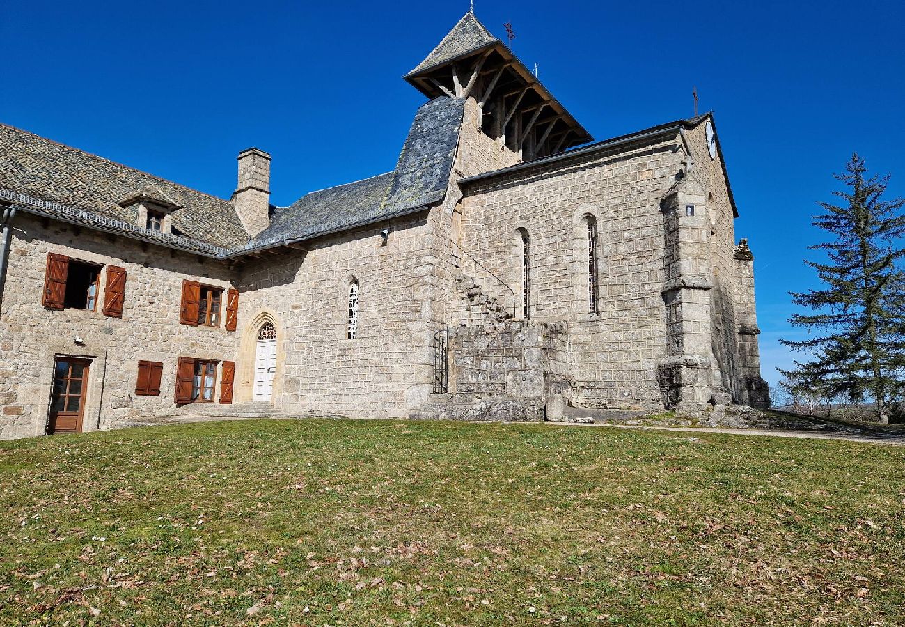 Maison à Florentin-la-Capelle - Ancien Presbytère,gîte familial