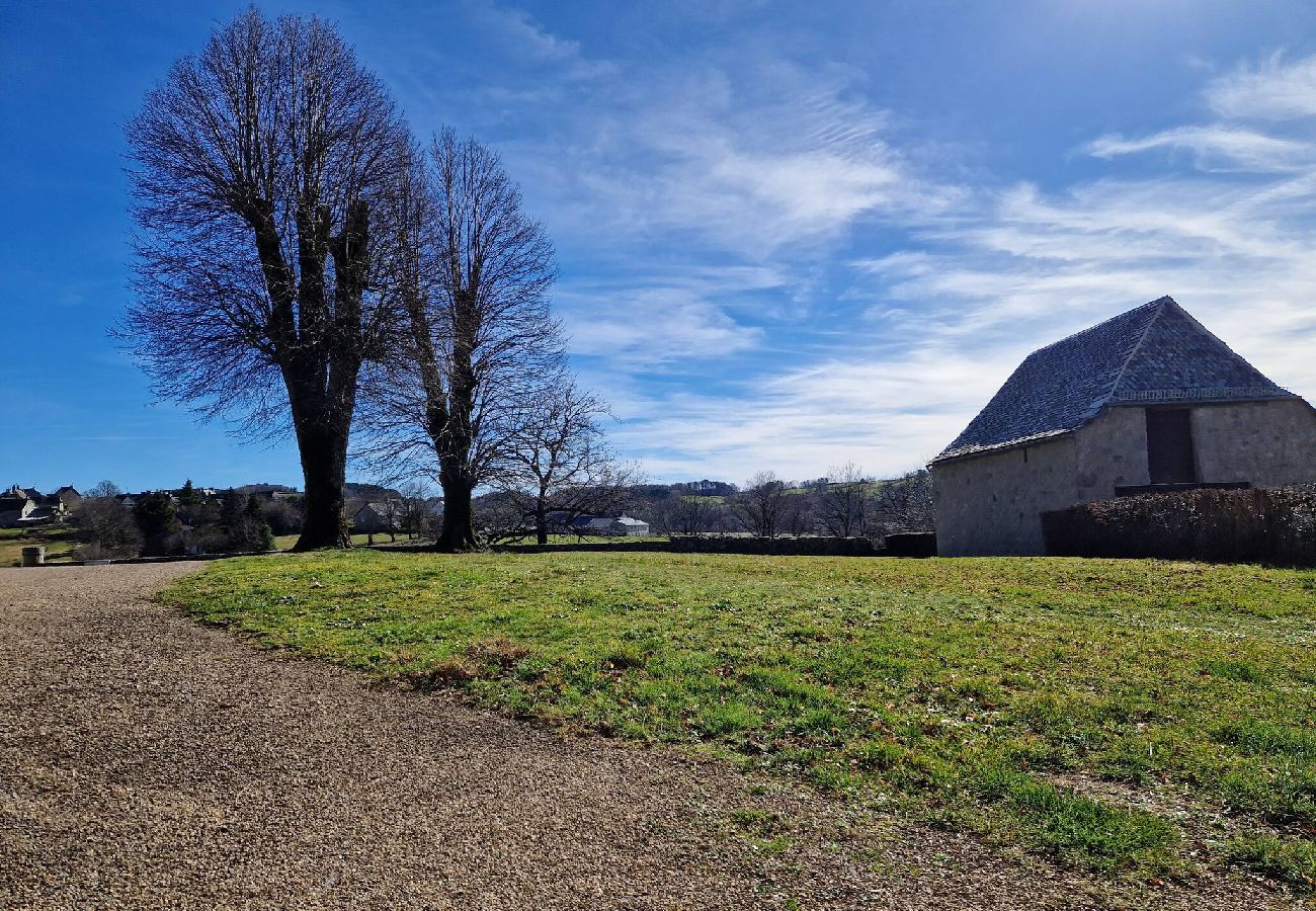Maison à Florentin-la-Capelle - Ancien Presbytère,gîte familial