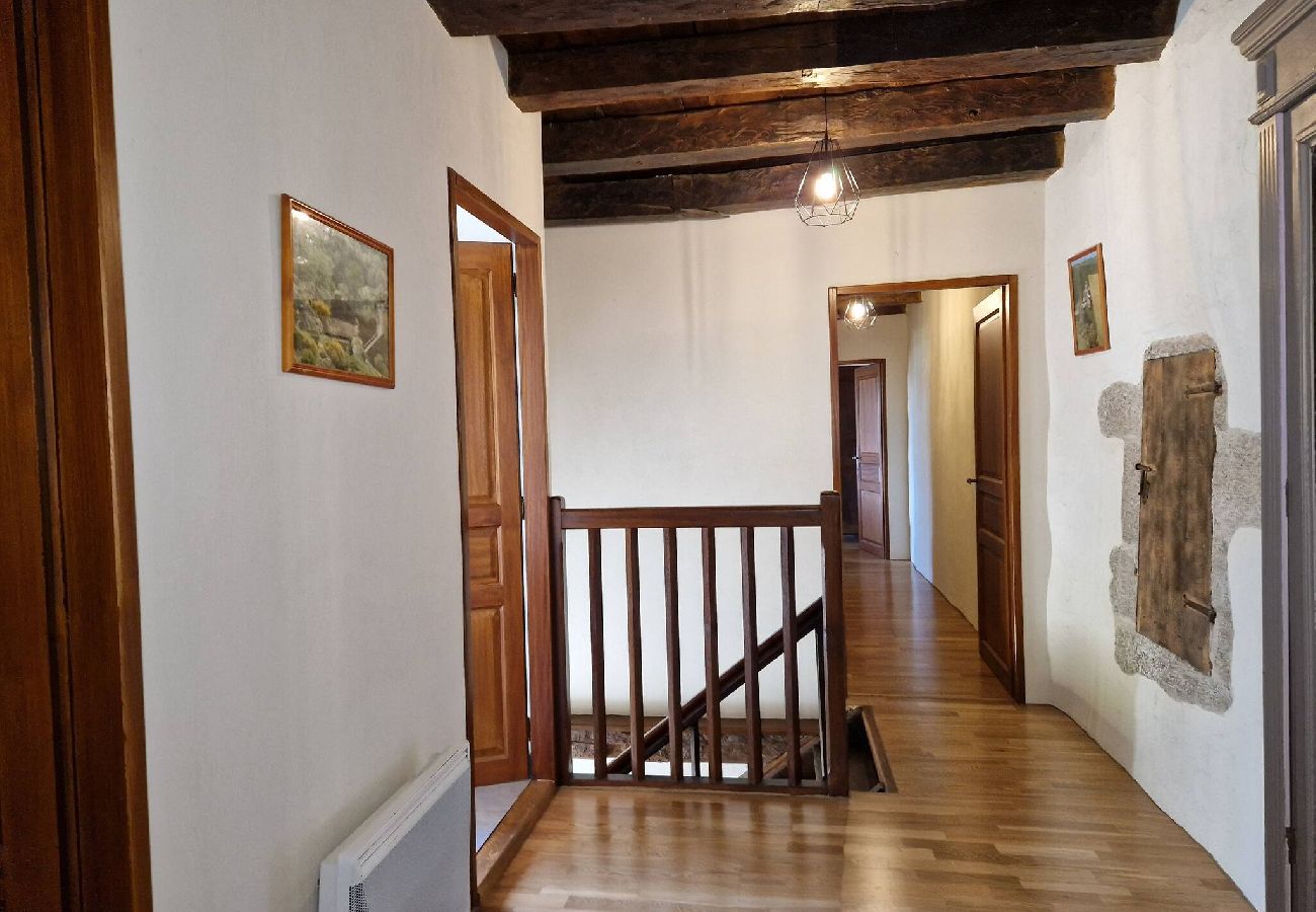 Maison à Florentin-la-Capelle - Ancien Presbytère,gîte familial