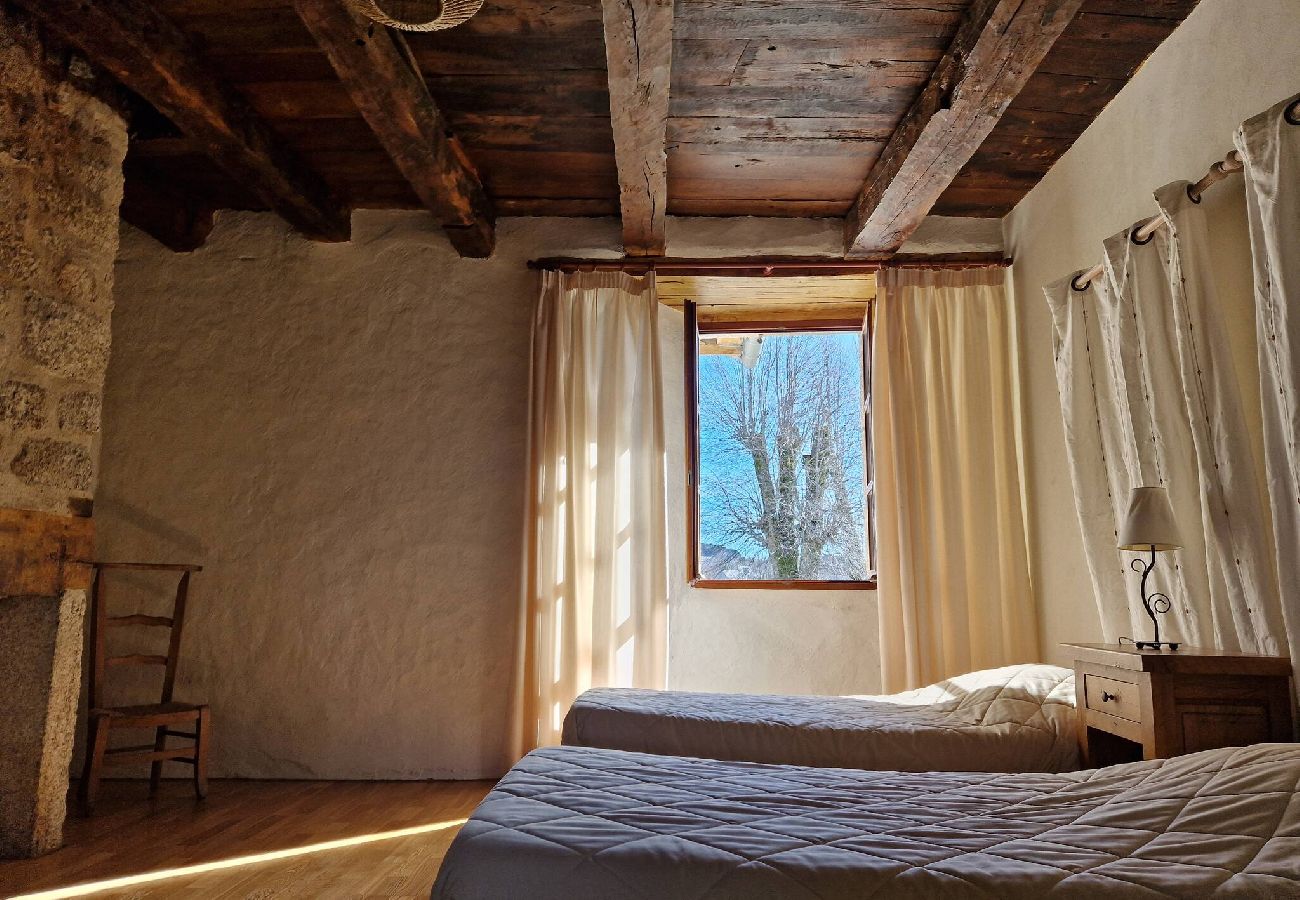 Maison à Florentin-la-Capelle - Ancien Presbytère,gîte familial