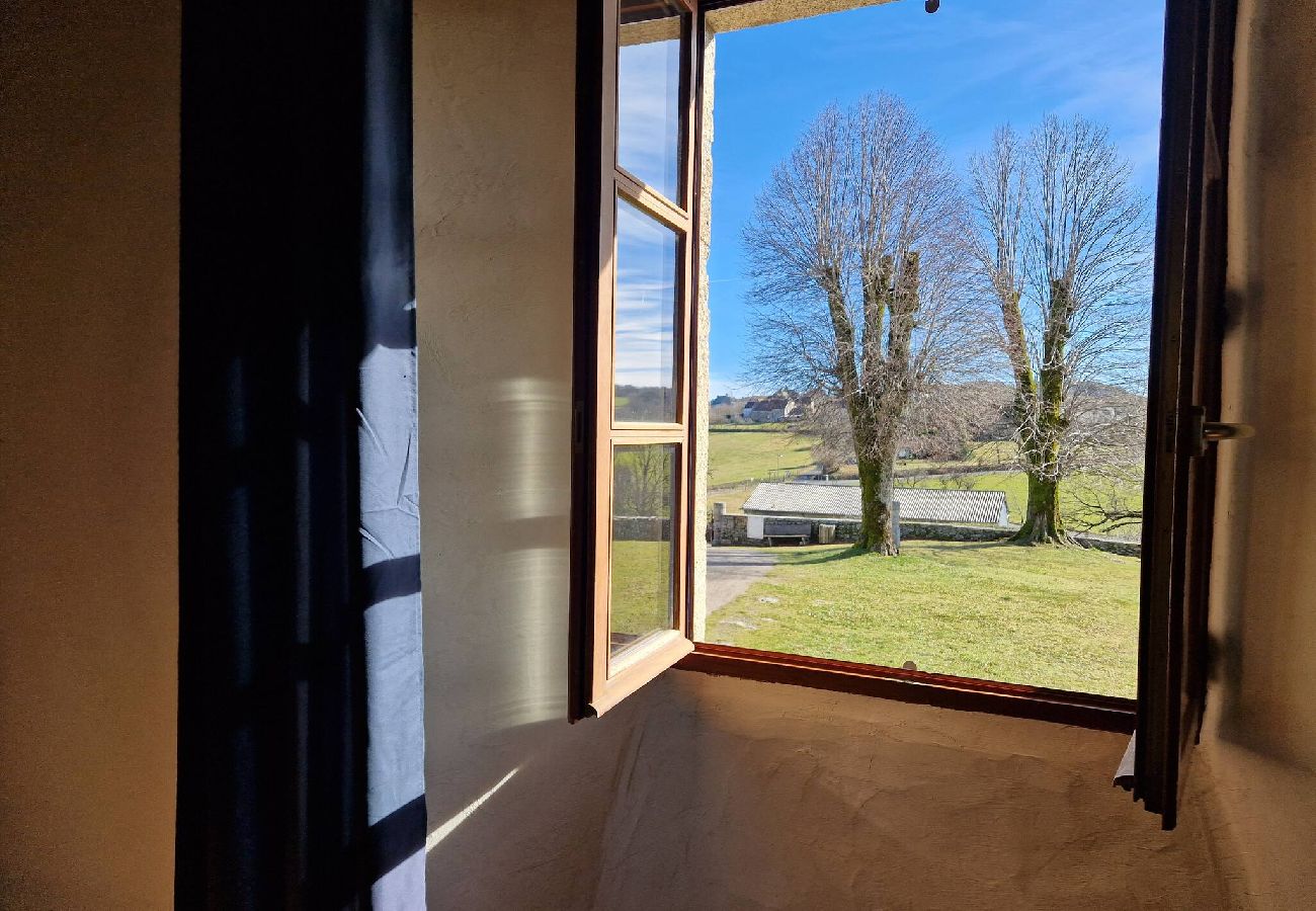 Maison à Florentin-la-Capelle - Ancien Presbytère,gîte familial