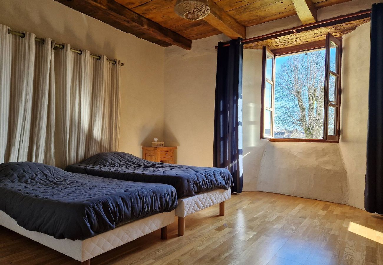 Maison à Florentin-la-Capelle - Ancien Presbytère,gîte familial