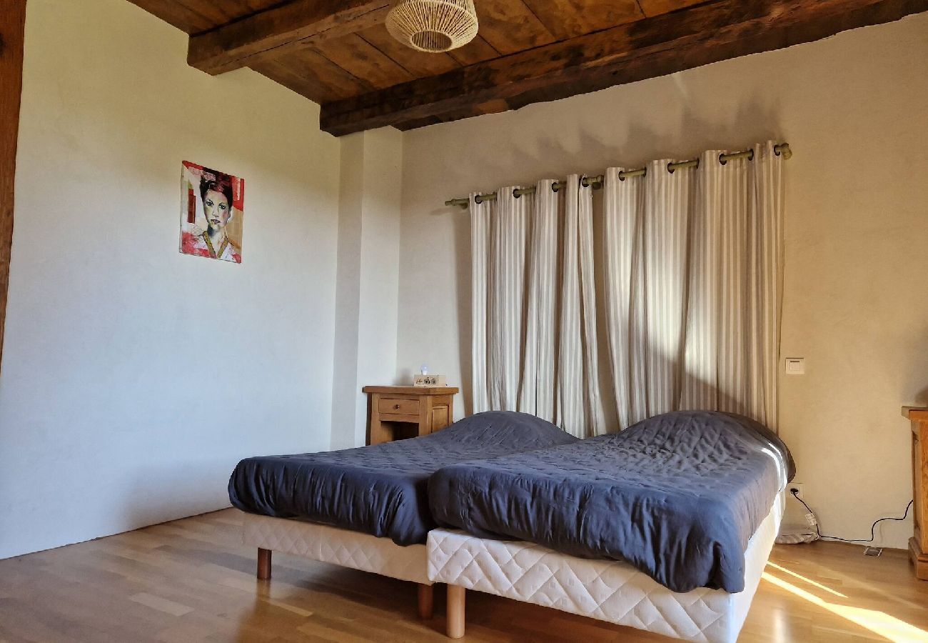 Maison à Florentin-la-Capelle - Ancien Presbytère,gîte familial