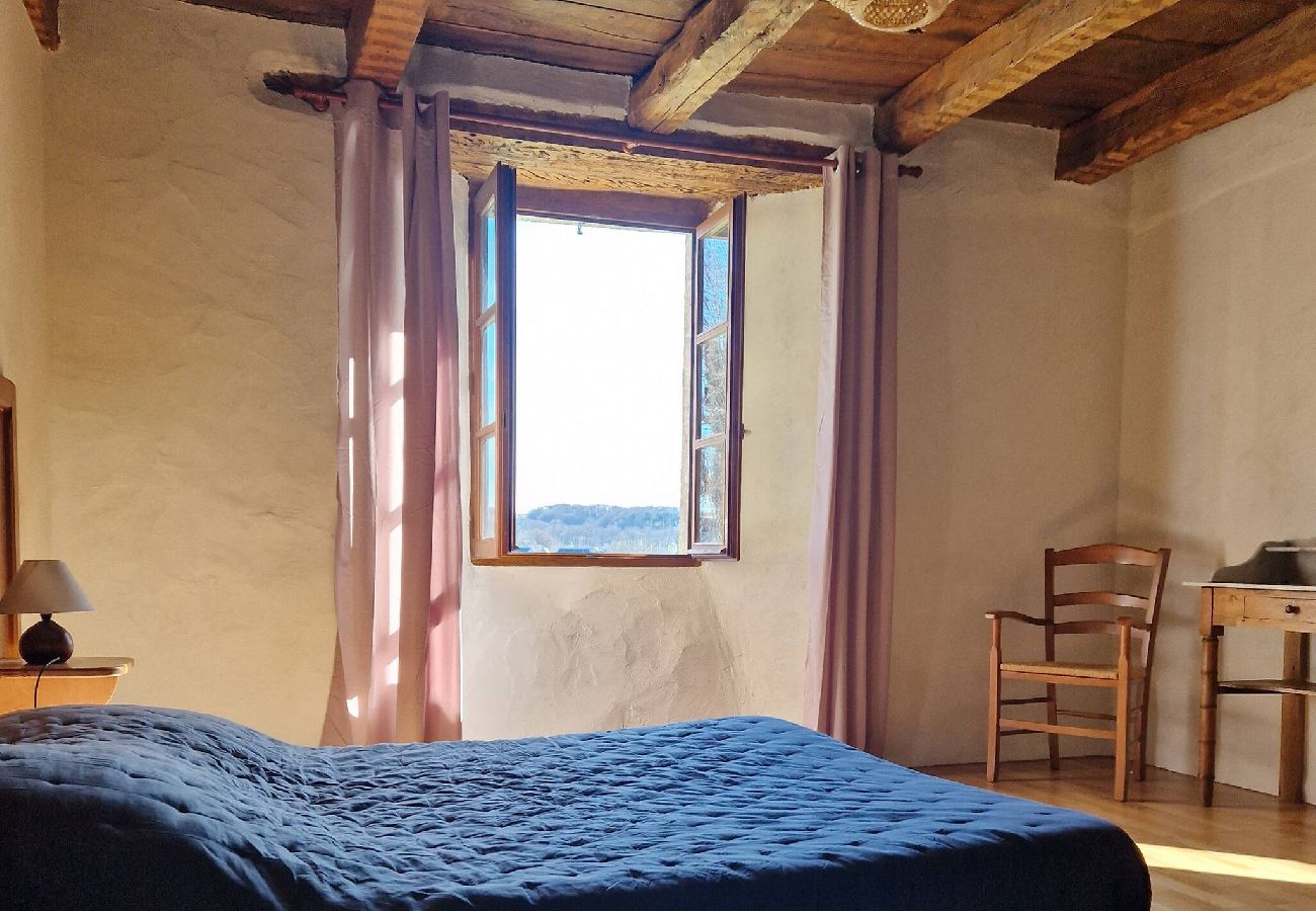 Maison à Florentin-la-Capelle - Ancien Presbytère,gîte familial