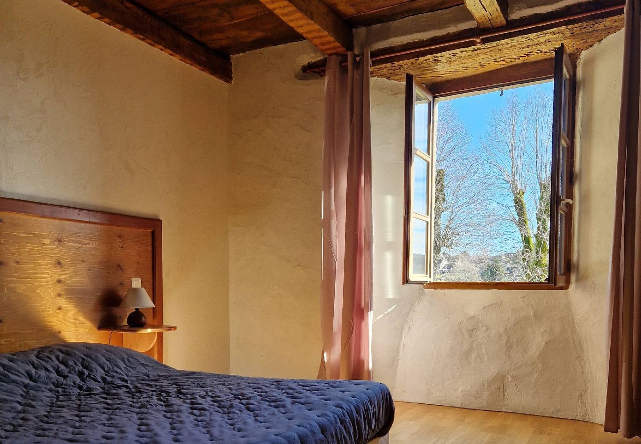 Maison à Florentin-la-Capelle - Ancien Presbytère,gîte familial