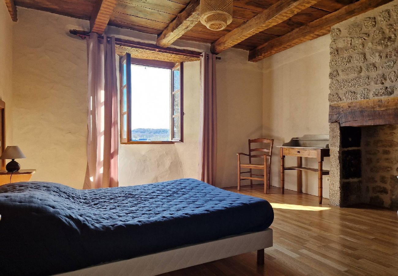 Maison à Florentin-la-Capelle - Ancien Presbytère,gîte familial