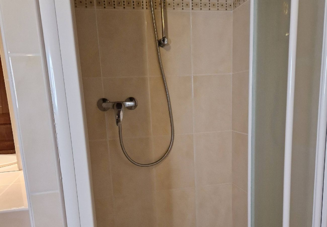 Maison à Florentin-la-Capelle - Ancien Presbytère,gîte familial