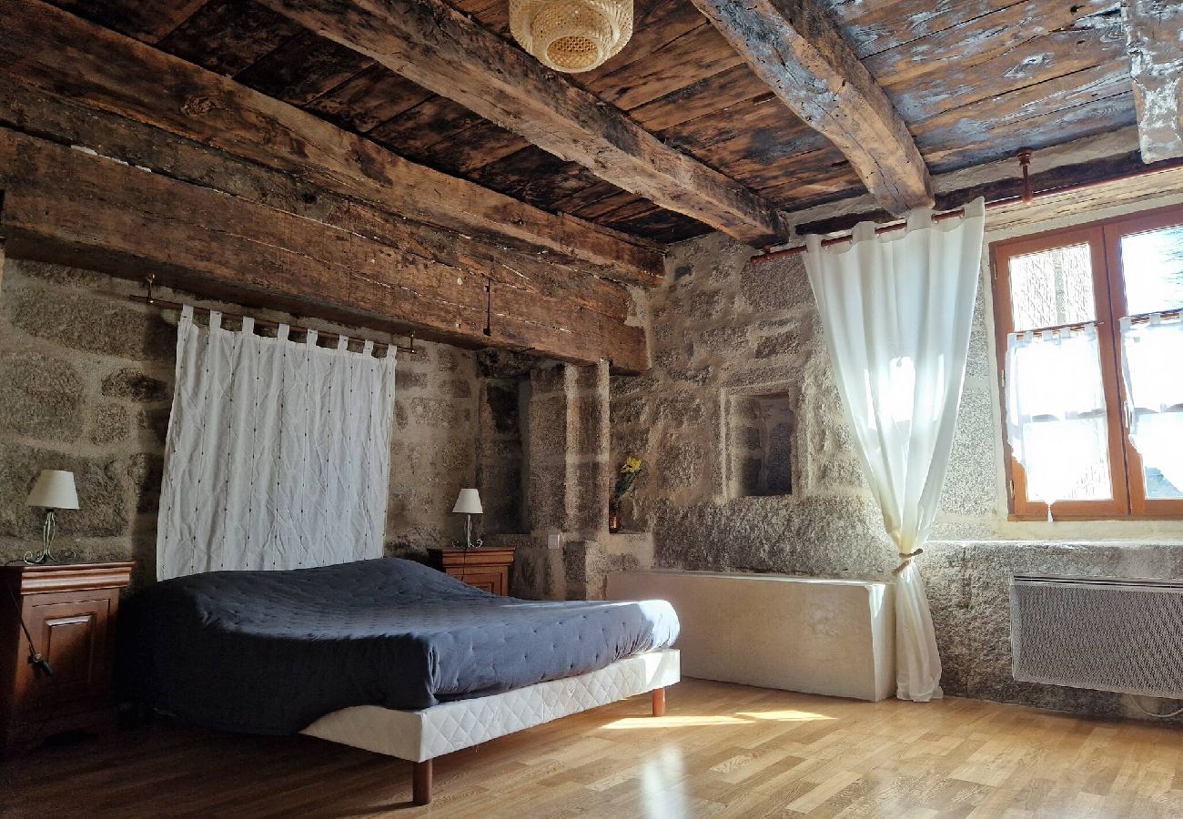 Maison à Florentin-la-Capelle - Ancien Presbytère,gîte familial