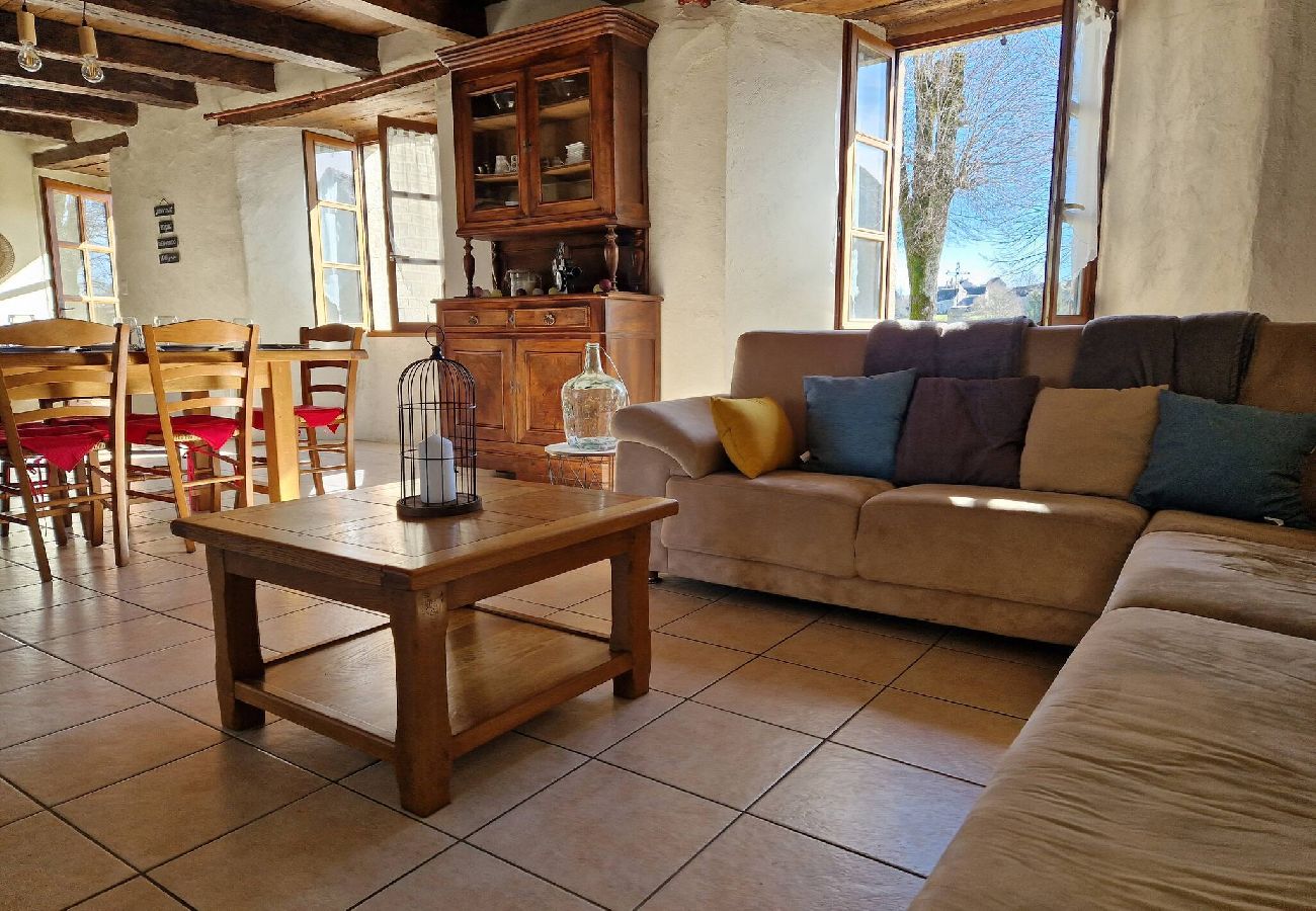 Maison à Florentin-la-Capelle - Ancien Presbytère,gîte familial