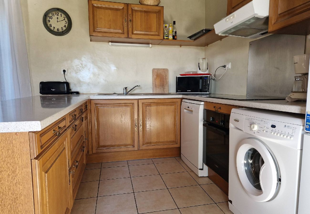 Maison à Florentin-la-Capelle - Ancien Presbytère,gîte familial