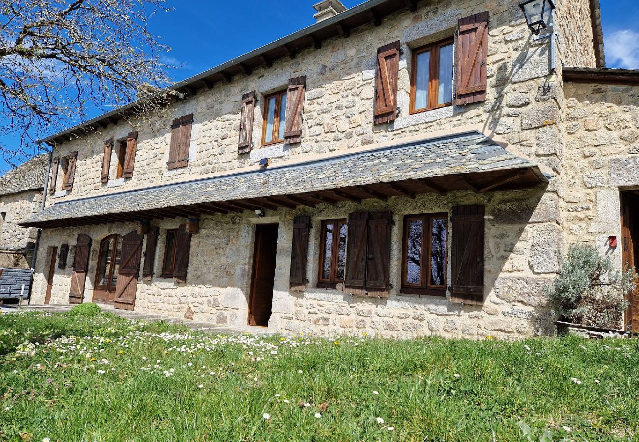 Maison à Saint-Amans-des-Cots - Gite la Roque, calme, campagne