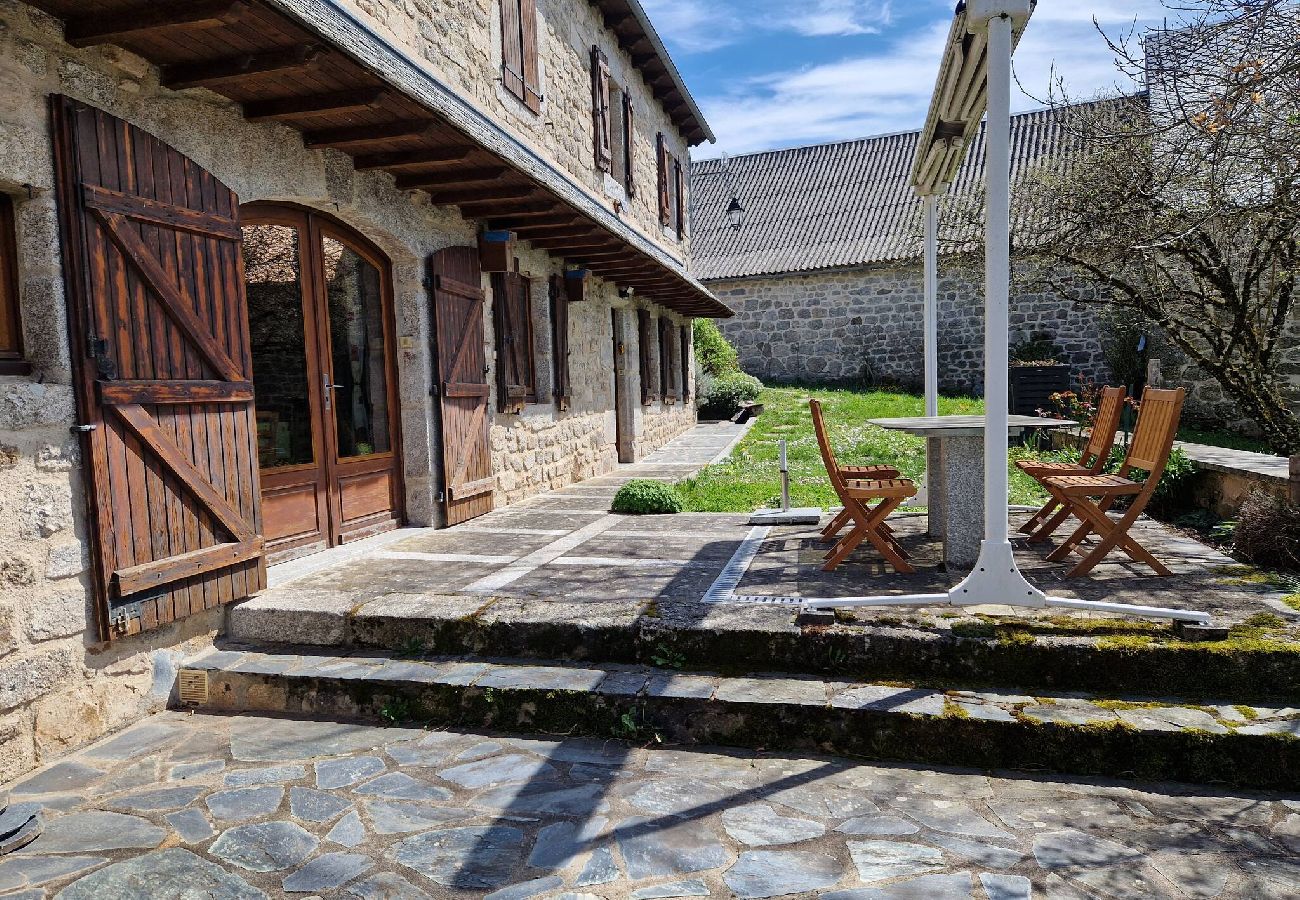 Maison à Saint-Amans-des-Cots - Gite la Roque, calme, campagne
