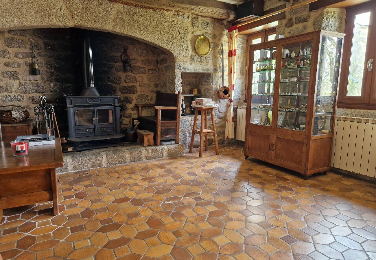 Maison à Saint-Amans-des-Cots - Gite la Roque, calme, campagne