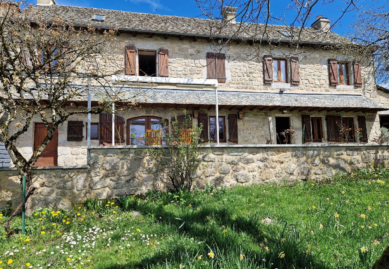 Maison à Saint-Amans-des-Cots - Gite la Roque, calme, campagne