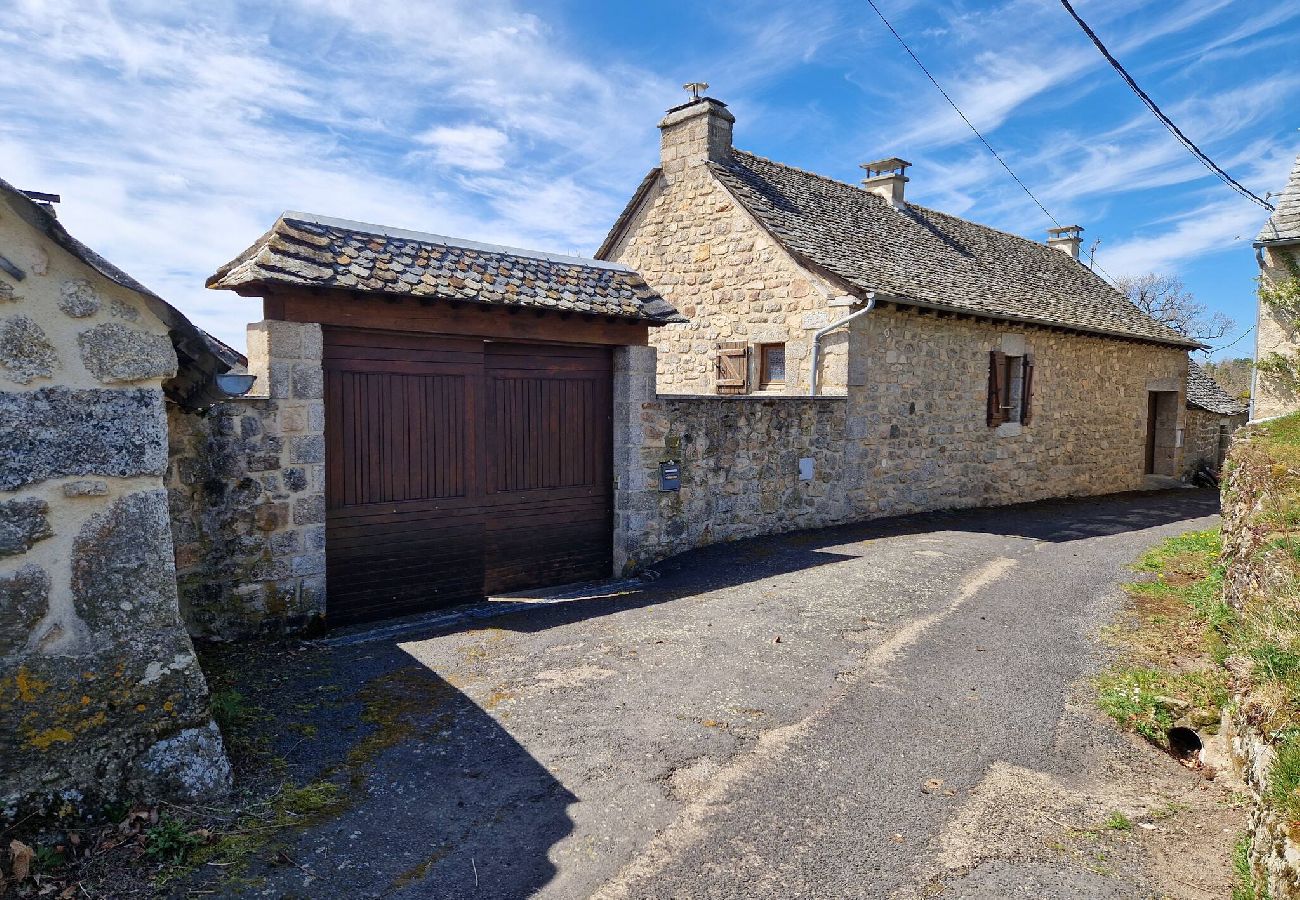 Maison à Saint-Amans-des-Cots - Gite la Roque, calme, campagne