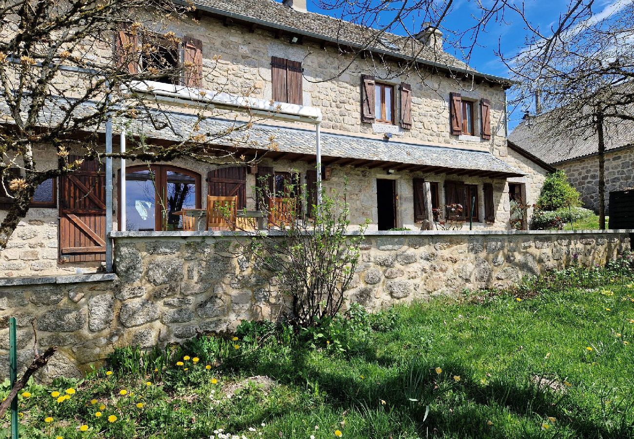 Maison à Saint-Amans-des-Cots - Gite la Roque, calme, campagne
