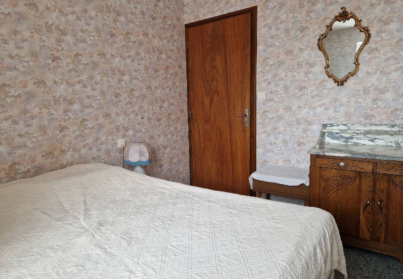 Maison à Saint-Amans-des-Cots - Gite la Roque, calme, campagne