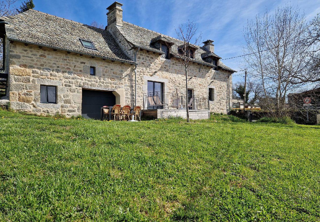 Maison à Saint-Amans-des-Cots - Gite de la Viadène