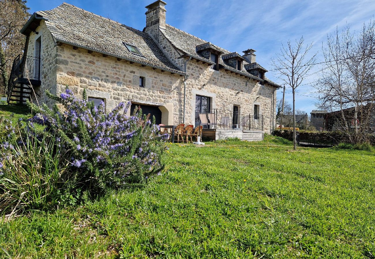 Maison à Saint-Amans-des-Cots - Gite de la Viadène