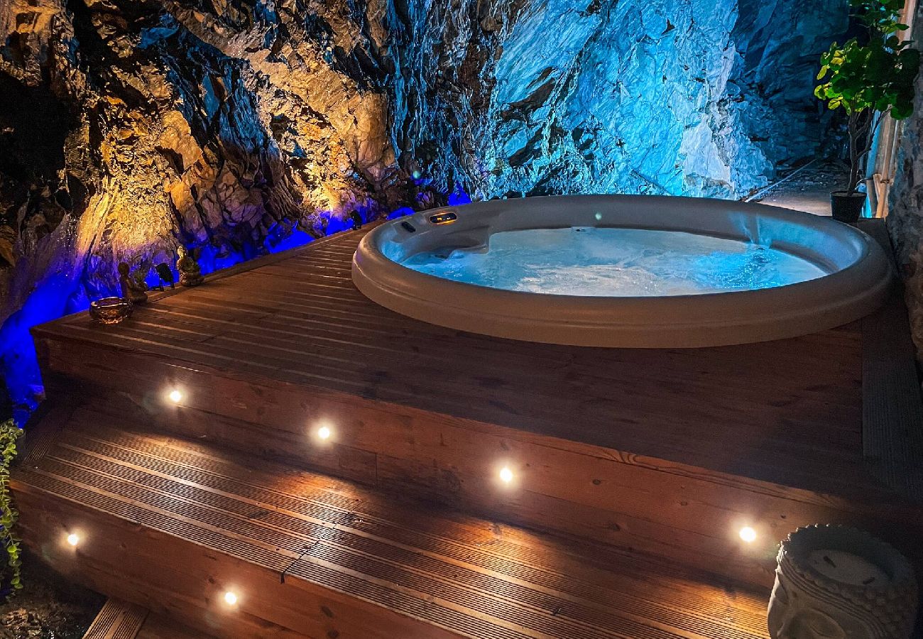 Maison à Estaing - L'Estagnole pour 2 personnes, jacuzzi, h