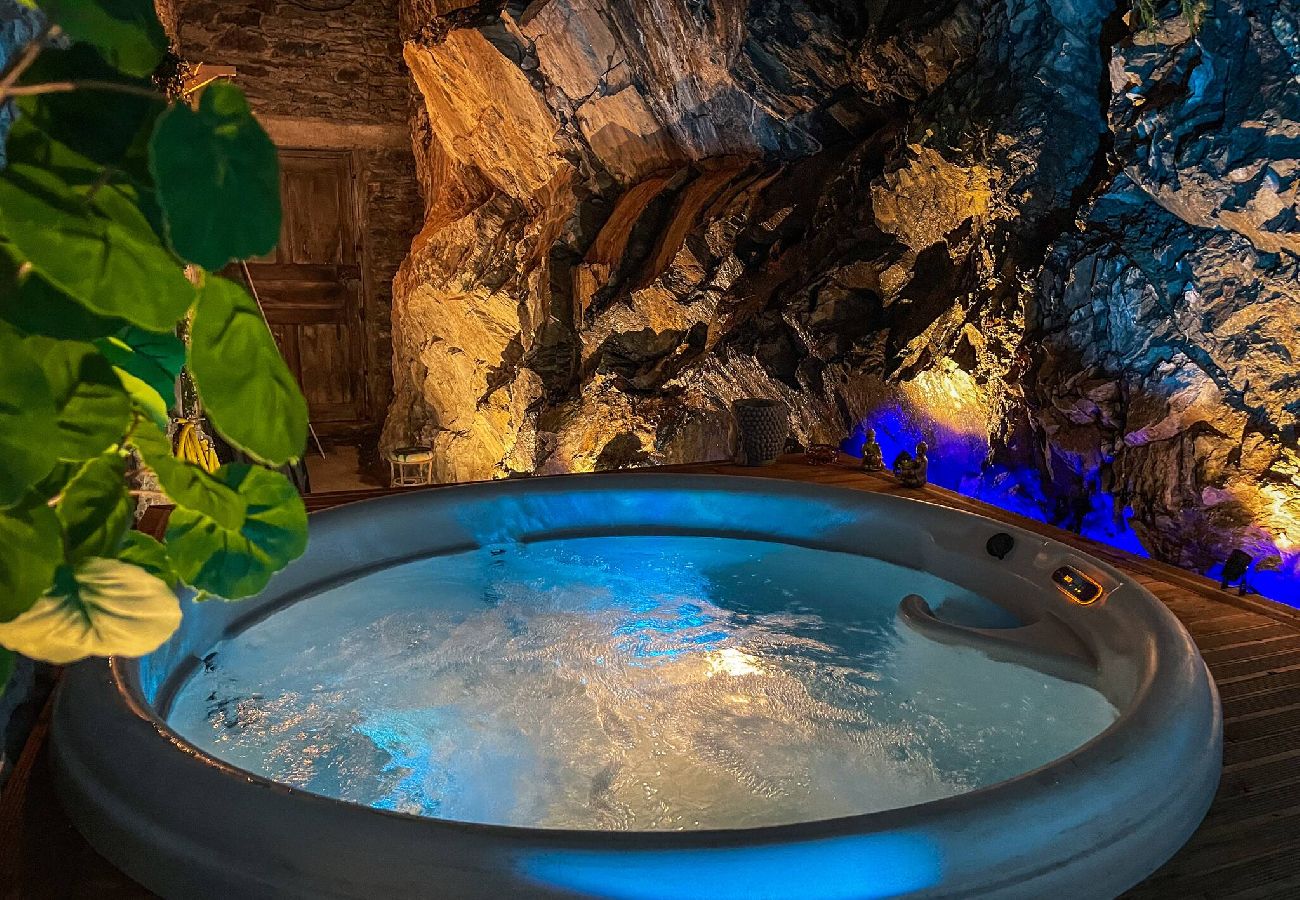 Maison à Estaing - L'Estagnole pour 2 personnes, jacuzzi, h