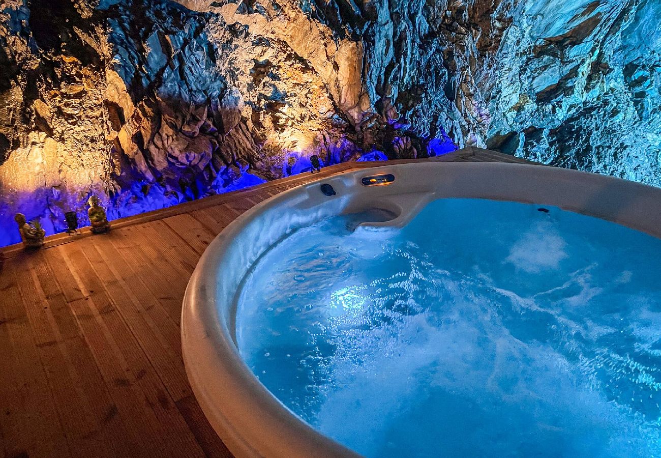 Maison à Estaing - L'Estagnole pour 2 personnes, jacuzzi, h