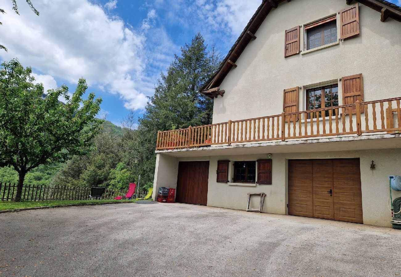 Maison à Campouriez - Maison Le Yoti,  jolie vue sur la Vall&eacute;