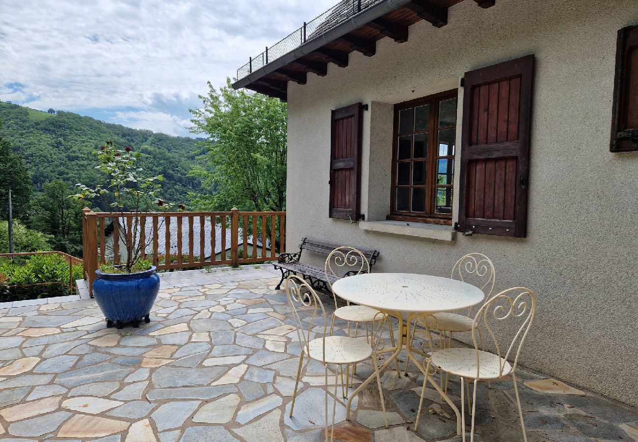 Maison à Campouriez - Maison Le Yoti,  jolie vue sur la Vall&eacute;