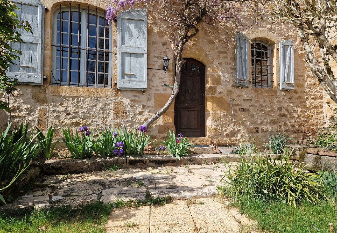 Maison à Estaing - Montrepos - Ancien Presbytère du 17° siècle