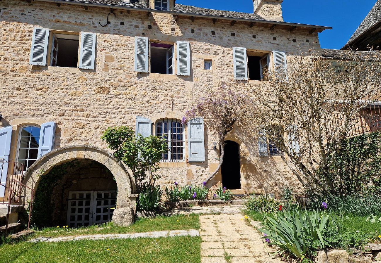 Maison à Estaing - Montrepos - Ancien Presbytère du 17° siècle