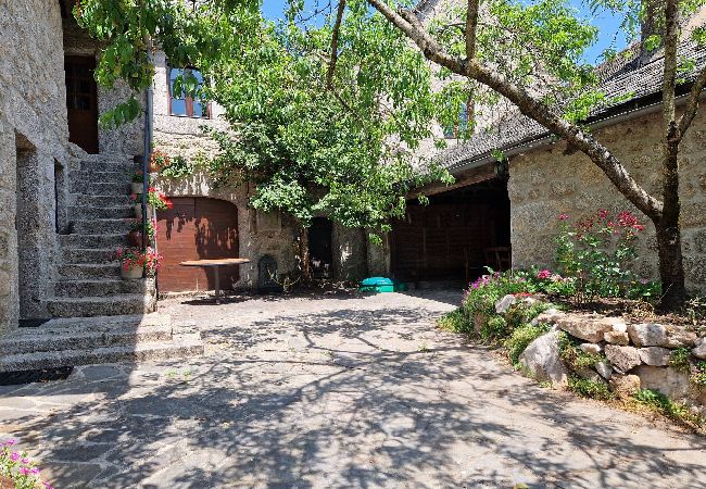Maison à Le Nayrac - Le Gîte de la Ferme d’Issac