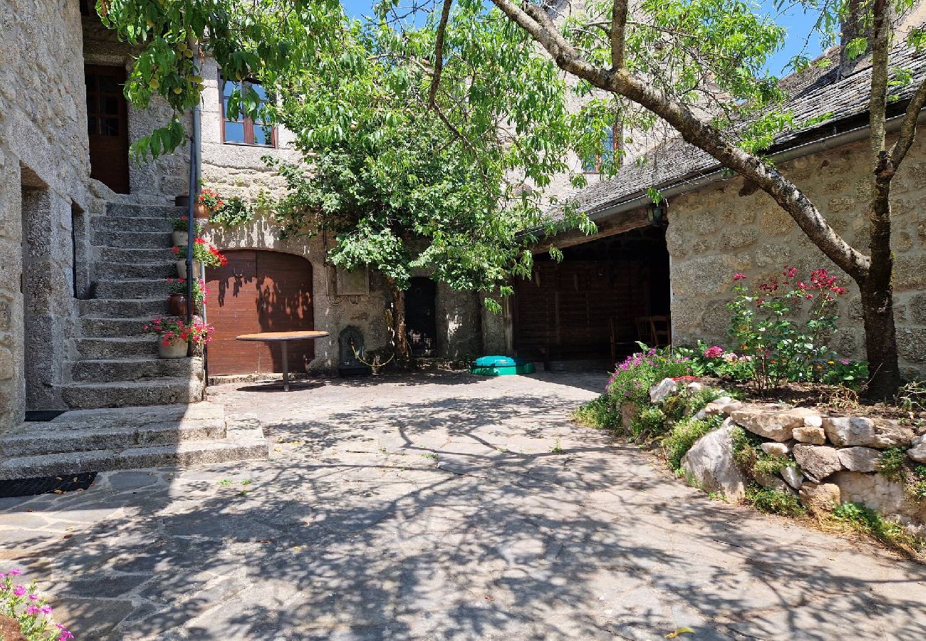 Maison à Le Nayrac - Le Gîte de la Ferme d’Issac