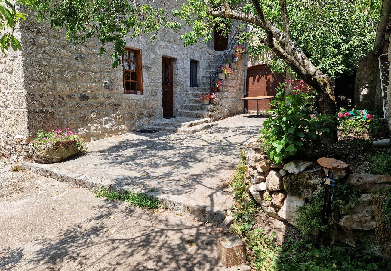 Maison à Le Nayrac - Le Gîte de la Ferme d’Issac
