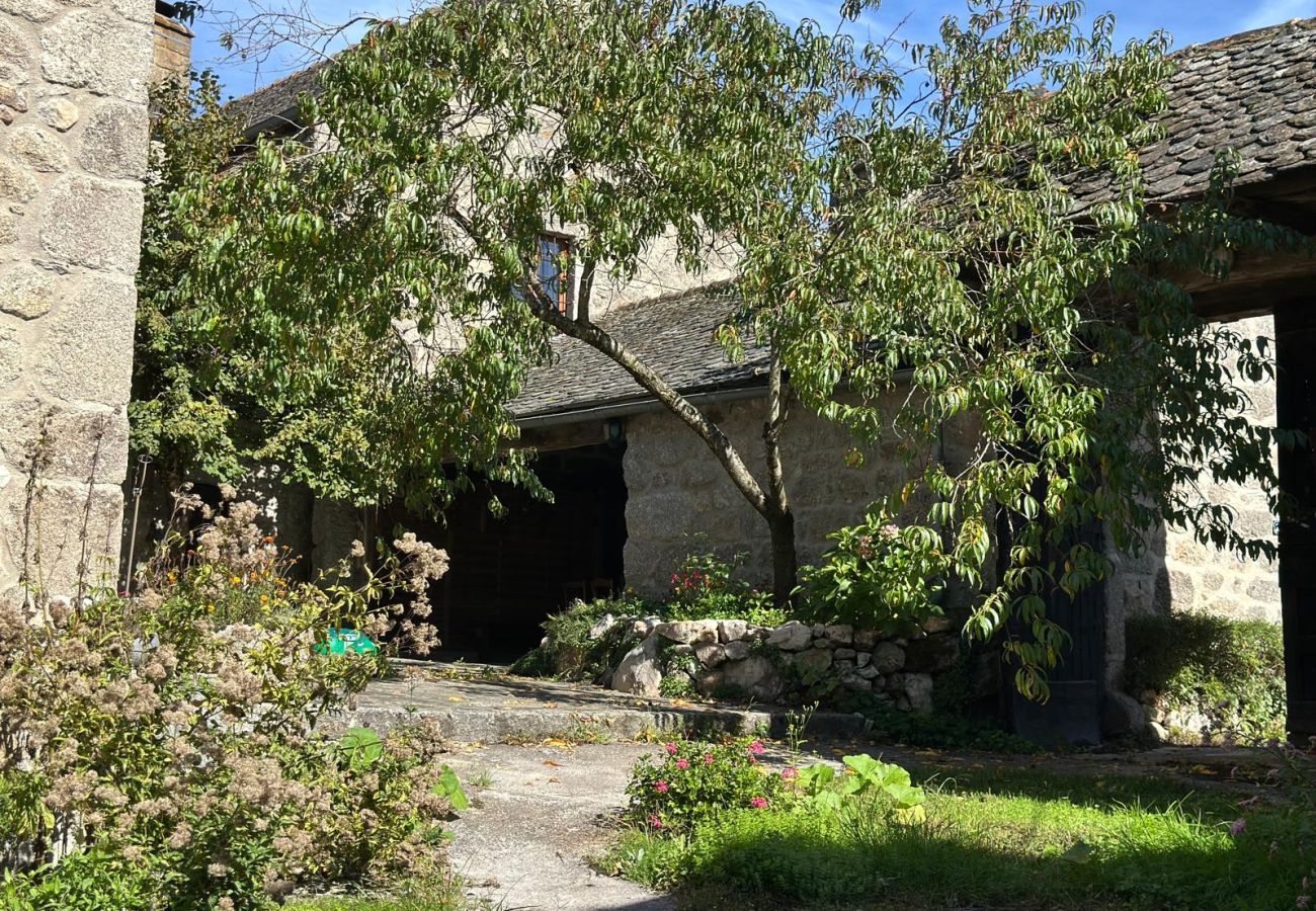 Maison à Le Nayrac - Le Gîte de la Ferme d’Issac