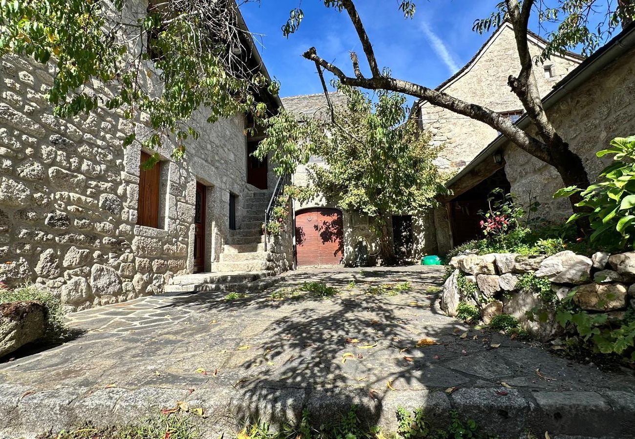 Maison à Le Nayrac - Le Gîte de la Ferme d’Issac