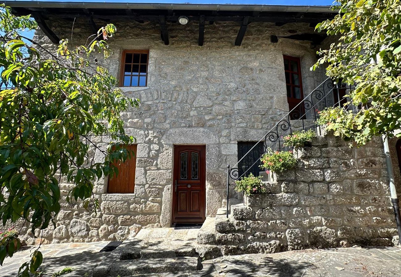 Maison à Le Nayrac - Le Gîte de la Ferme d’Issac
