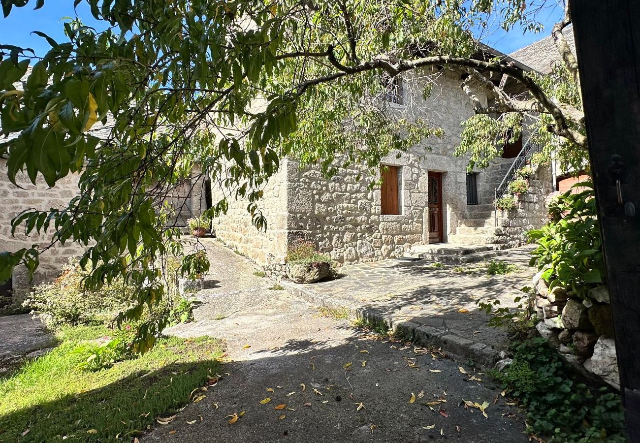 Maison à Le Nayrac - Le Gîte de la Ferme d’Issac