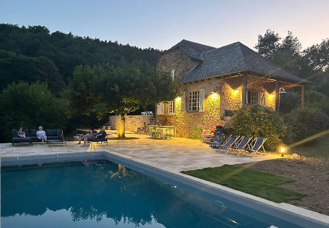 Maison à Bessuéjouls - Villa les Hauts du Lot, Piscine, nature, calme