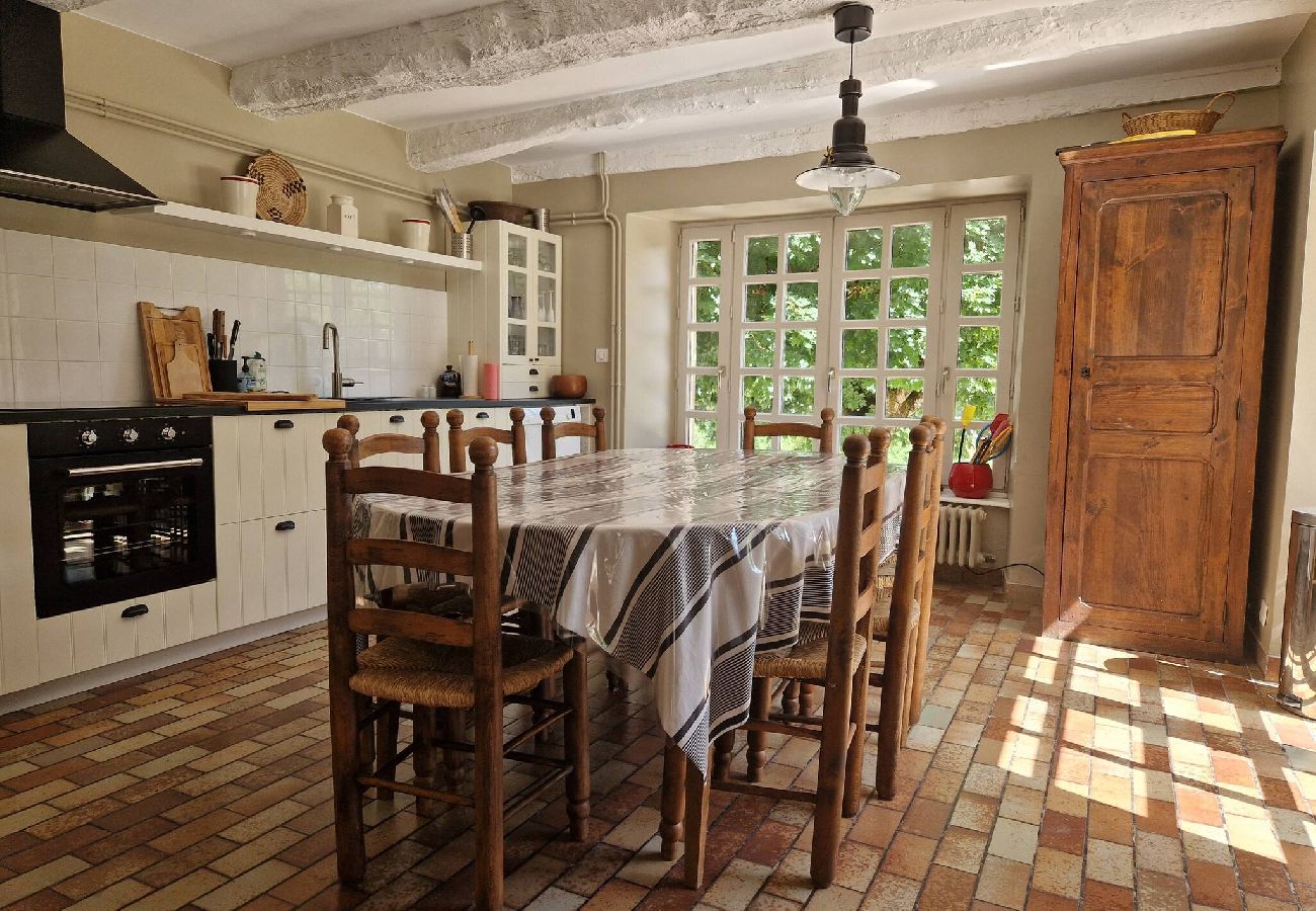 Maison à Bessuéjouls - Villa les Hauts du Lot, Piscine, nature, calme
