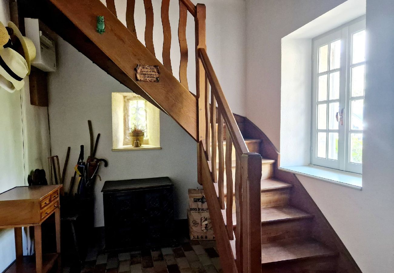 Maison à Bessuéjouls - Villa les Hauts du Lot, Piscine, nature, calme