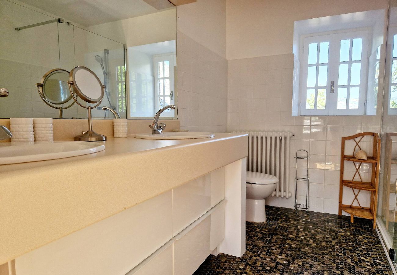 Maison à Bessuéjouls - Villa les Hauts du Lot, Piscine, nature, calme