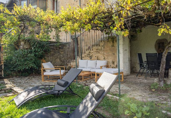 Maison à Saint-Côme-d´Olt - Chardon Bleu, jardin, centre-ville, St-Côme-d´Olt