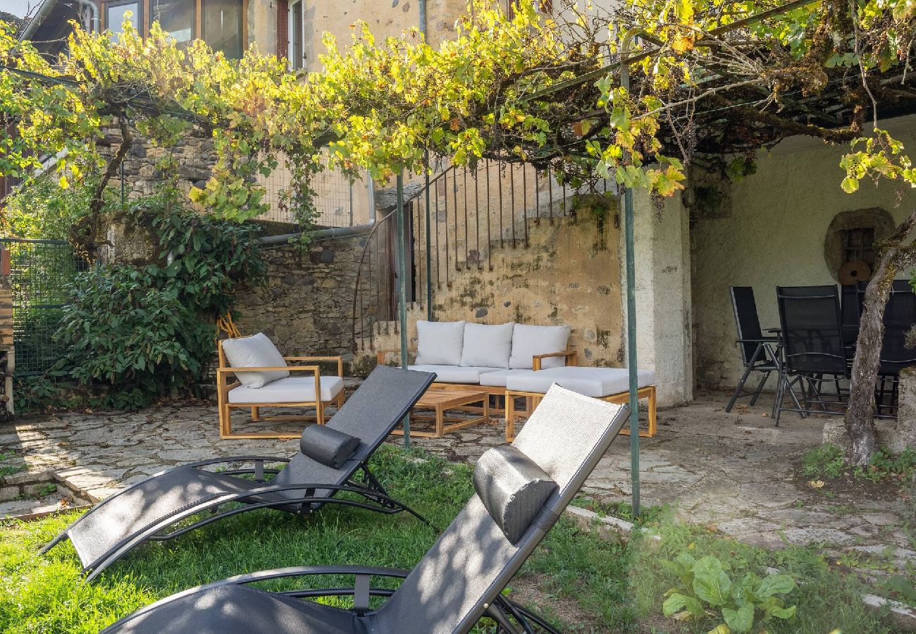 Maison à Saint-Côme-d´Olt - Chardon Bleu, jardin, centre-ville, St-Côme-d´Olt