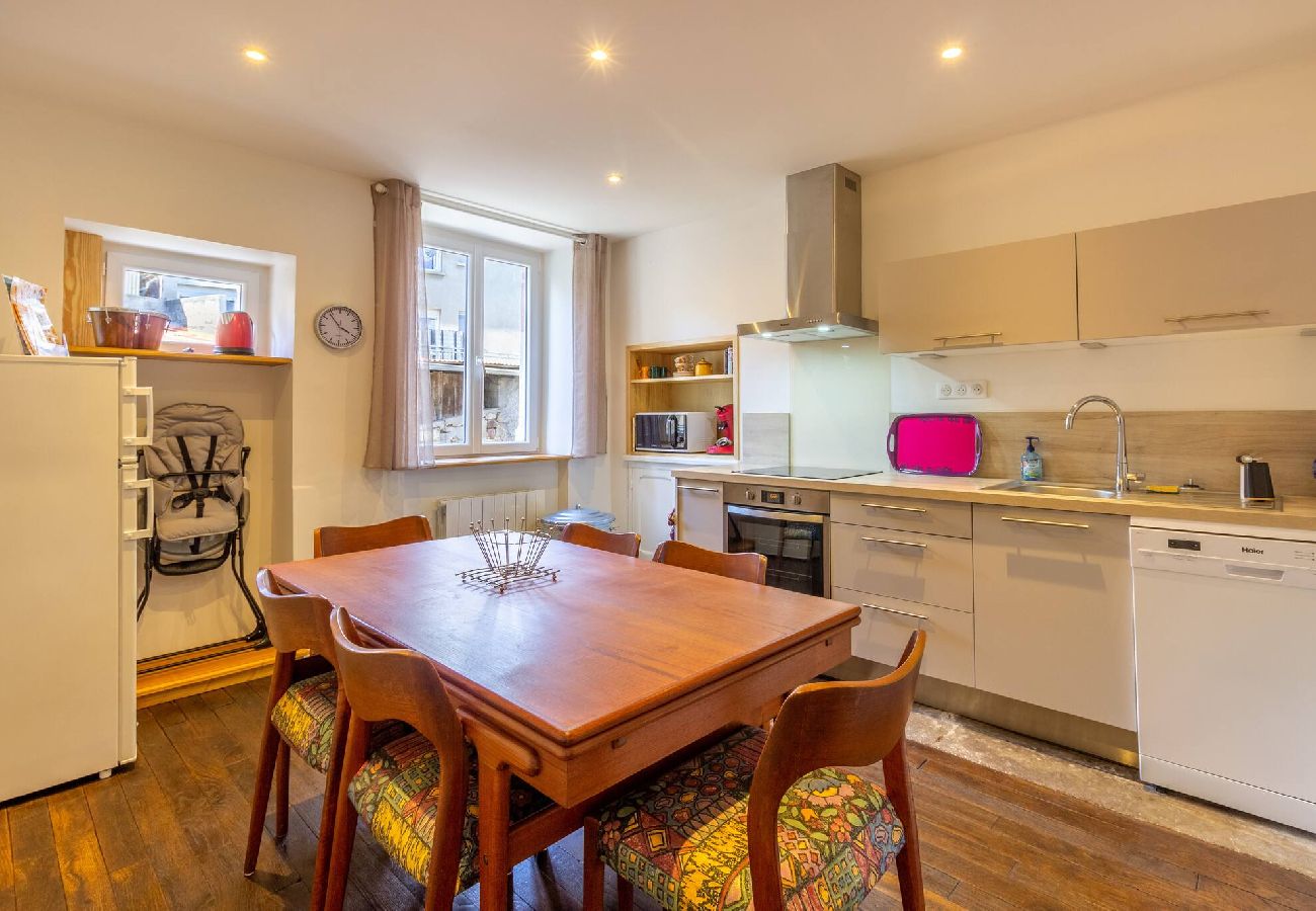 Maison à Saint-Côme-d´Olt - Chardon Bleu, jardin, centre-ville, St-Côme-d´Olt