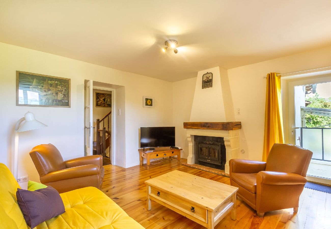 Maison à Saint-Côme-d´Olt - Chardon Bleu, jardin, centre-ville, St-Côme-d´Olt