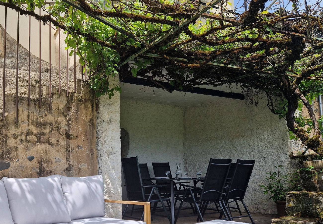 Maison à Saint-Côme-d´Olt - Chardon Bleu, jardin, centre-ville, St-Côme-d´Olt