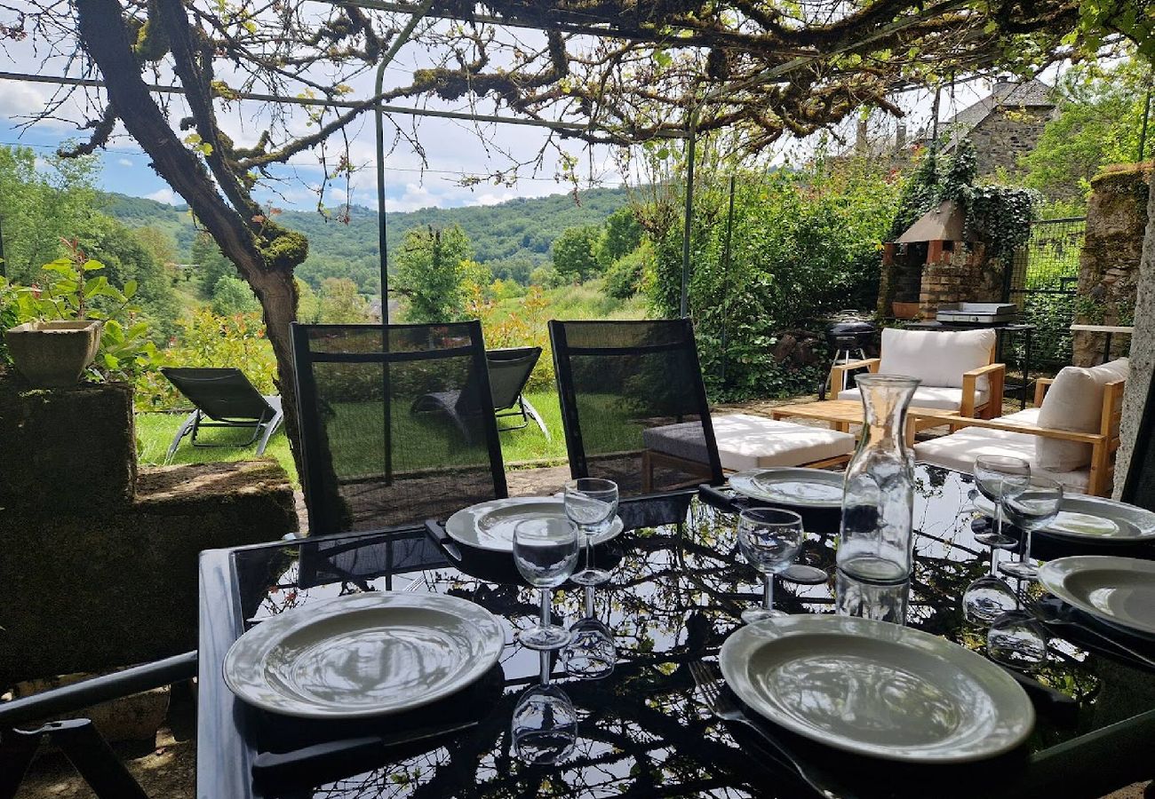 Maison à Saint-Côme-d´Olt - Chardon Bleu, jardin, centre-ville, St-Côme-d´Olt