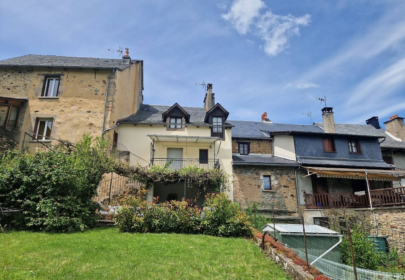 Maison à Saint-Côme-d´Olt - Chardon Bleu, jardin, centre-ville, St-Côme-d´Olt