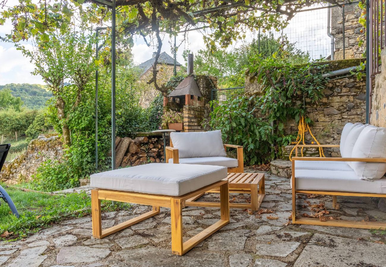 Maison à Saint-Côme-d´Olt - Chardon Bleu, jardin, centre-ville, St-Côme-d´Olt