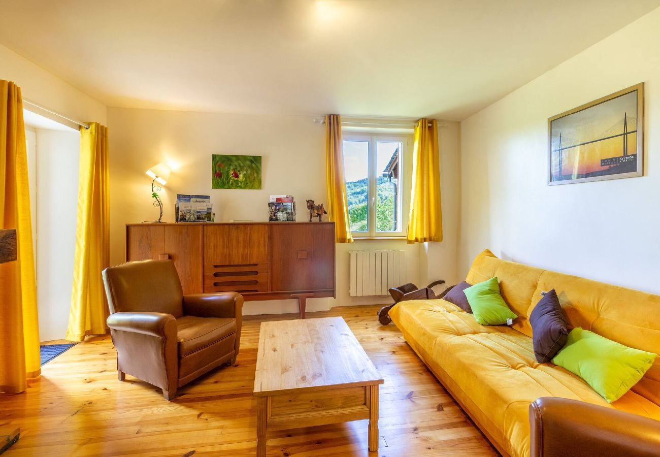 Maison à Saint-Côme-d´Olt - Chardon Bleu, jardin, centre-ville, St-Côme-d´Olt